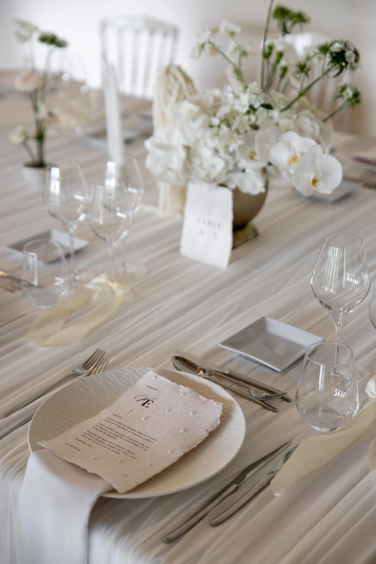 decoration-fleur-mariage-table-papeterie