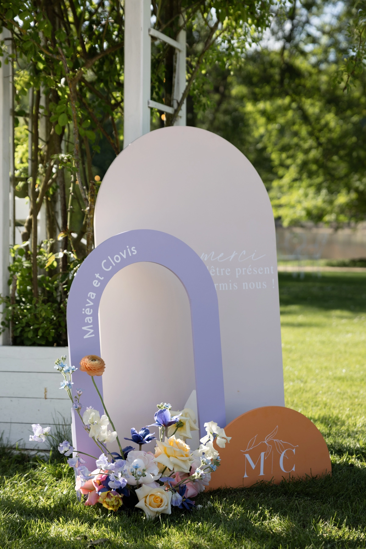 panneau-decoration-mariage-fleurs-the-sweet-romance